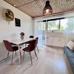 https://15-min-walk-to-lego-house-50m2-apartment-with-garden.aarhushotels.net